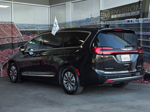 Used 2023 Chrysler Pacifica Limited FWD image 6