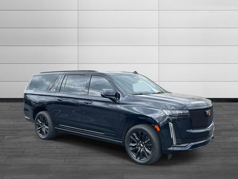 Certified 2022 Cadillac Escalade ESV Sport w/ Touring Package image 7