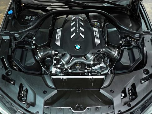 Used 2023 BMW M550i xDrive w/ Executive Package AWD/4WD image 9