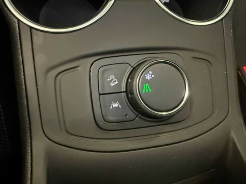 Used 2024 GMC Terrain SLE FWD image 34