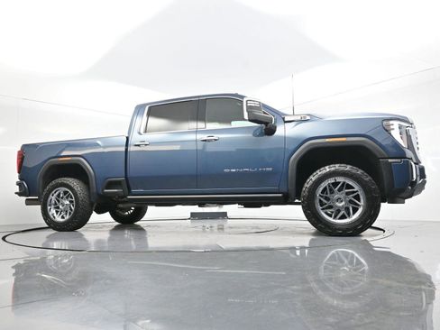 Used 2024 GMC Sierra 2500 Denali w/ Denali Reserve Package AWD/4WD image 39