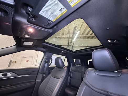 New 2026 Ford Explorer ST-Line w/ ST-Line Street Pack image 9