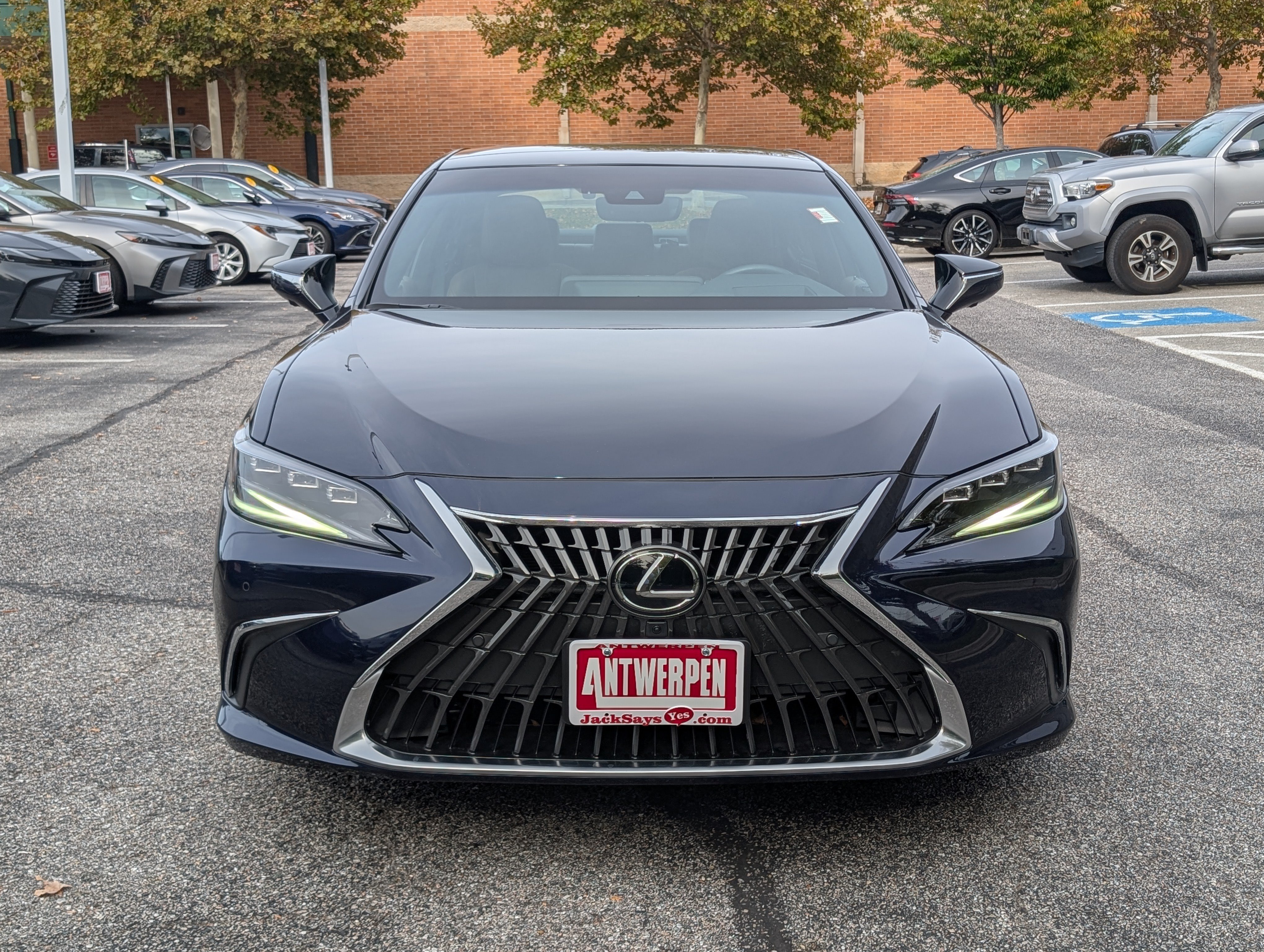 Used 2025 Lexus ES 350 Ultra Luxury FWD image 8