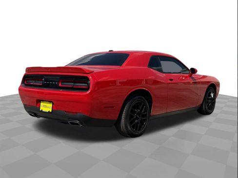 Used 2021 Dodge Challenger SXT RWD image 5