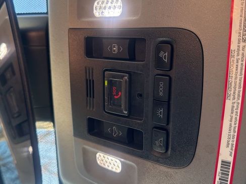 Used 2023 Toyota Camry XSE image 9