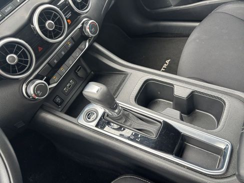 Used 2025 Nissan Sentra SV image 39