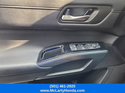 Used 2025 Nissan Pathfinder SL FWD image 32