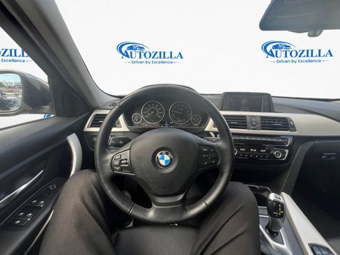Used 2018 BMW 320i Sedan RWD image 9