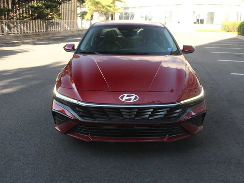 Used 2025 Hyundai Elantra SEL FWD image 3