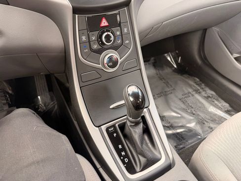 Used 2014 Hyundai Elantra SE image 17