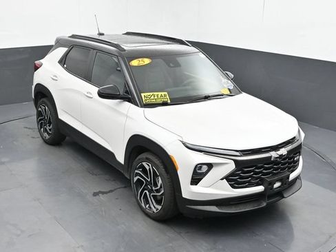Used 2025 Chevrolet TrailBlazer RS w/ Convenience Package FWD image 16