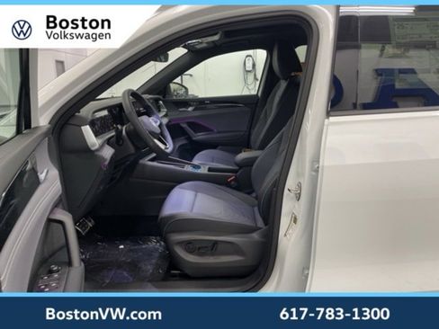 New 2026 Volkswagen Tiguan SE R-Line image 9