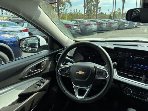Used 2025 Chevrolet Trax LT w/ LT Convenience Package image 33