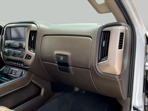 Used 2019 GMC Sierra 2500 Denali w/ Duramax Plus Package AWD/4WD image 18