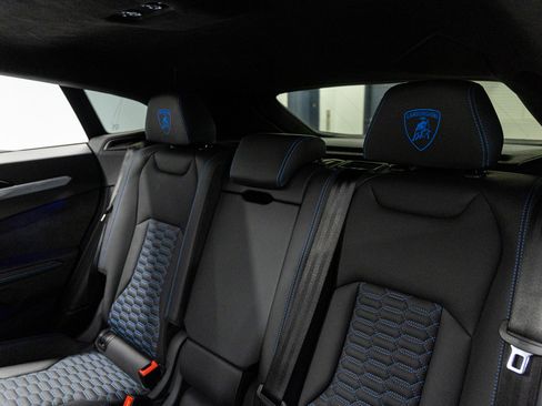 Used 2021 Lamborghini Urus image 32