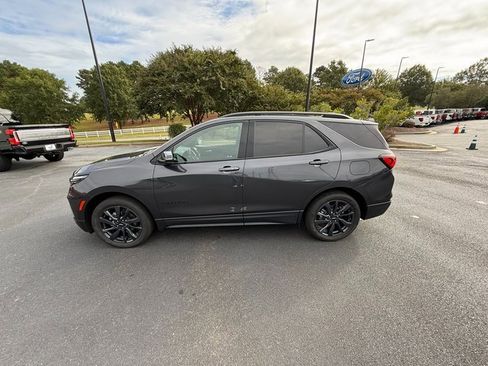 Used 2022 Chevrolet Equinox RS w/ RS Leather Package image 5