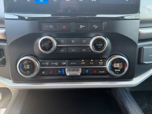 Used 2024 Ford Expedition Max XLT image 28