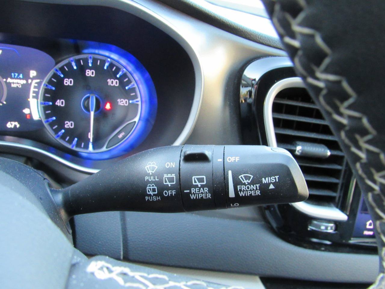 Used 2024 Chrysler Pacifica Touring-L FWD image 24