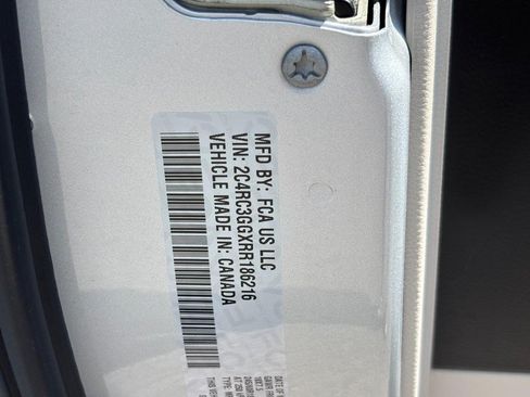 Used 2024 Chrysler Pacifica Limited w/ Trailer Tow Group AWD/4WD image 26