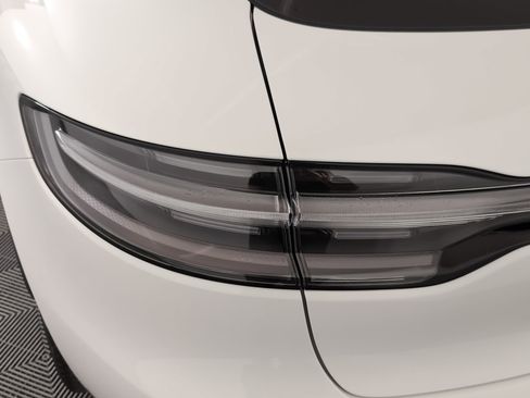 Used 2025 Porsche Macan image 15