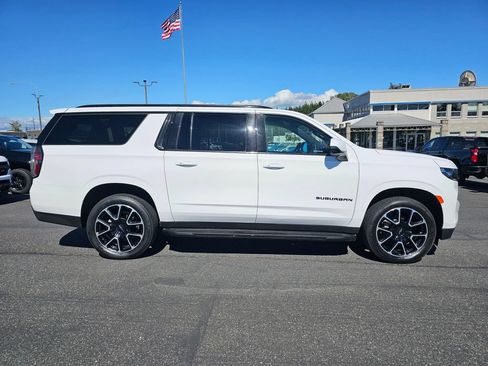 Used 2024 Chevrolet Suburban RST w/ Luxury Package AWD/4WD image 2