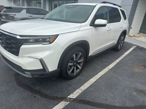 Used 2023 Honda Pilot Elite image 6