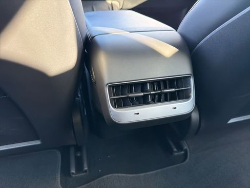 Used 2023 Tesla Model 3 Standard Range image 32