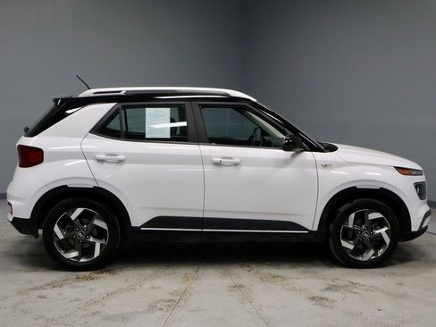 Certified 2023 Hyundai Venue Limited image 7