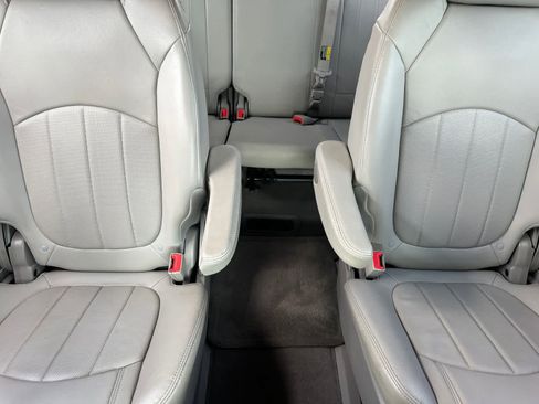 Used 2017 Buick Enclave Leather FWD image 17