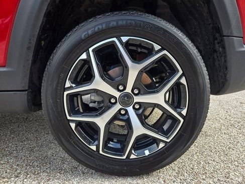 Used 2025 Jeep Compass Limited image 31