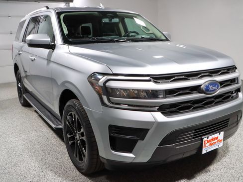 Used 2022 Ford Expedition XLT image 5