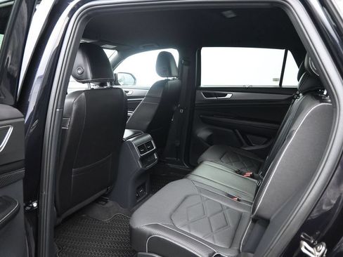 Used 2024 Volkswagen Atlas Cross Sport SE AWD/4WD image 24