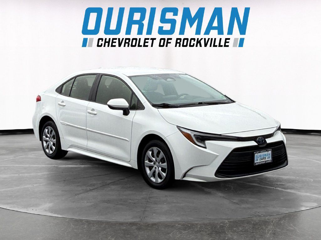 Used 2023 Toyota Corolla LE FWD image 1
