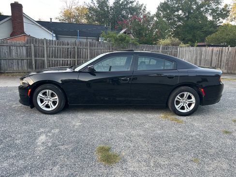 Used 2020 Dodge Charger SXT w/ Leather Interior Group RWD image 3