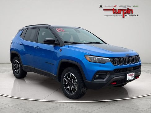 Used 2025 Jeep Compass Trailhawk w/ Trailhawk Elite Group AWD/4WD image 7