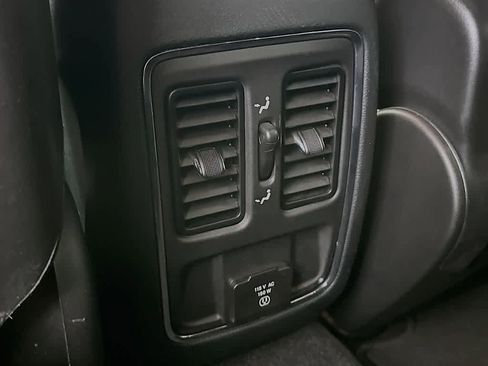 Used 2022 Jeep Grand Cherokee Laredo X AWD/4WD image 13