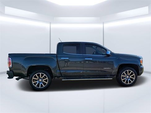 Used 2018 GMC Canyon Denali image 2