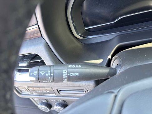 Used 2024 Chevrolet Suburban LT image 24