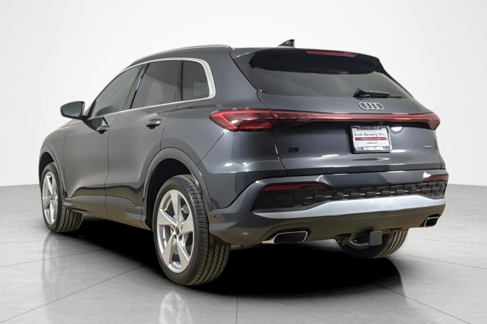 Used 2025 Audi Q5 Premium Plus w/ Premium Plus AWD/4WD image 3
