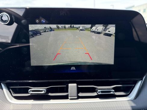 New 2025 Chevrolet Equinox LT image 5