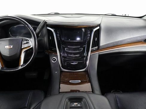 Used 2018 Cadillac Escalade Luxury image 8