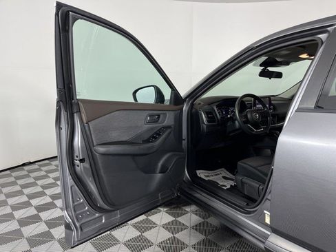 Used 2021 Nissan Rogue S FWD image 14