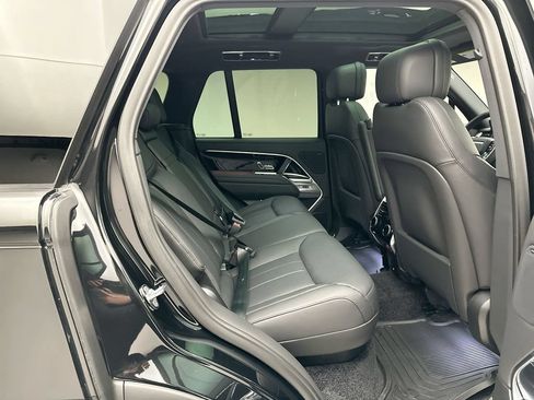 Certified 2025 Land Rover Range Rover SE AWD/4WD image 5