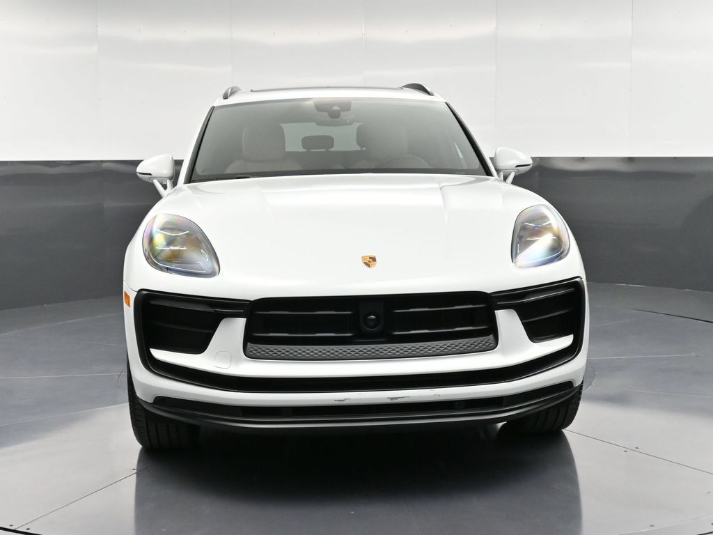 Certified 2026 Porsche Macan AWD/4WD image 11