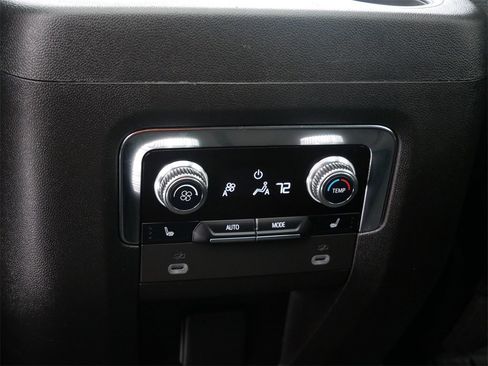 Used 2023 GMC Yukon XL Denali image 14