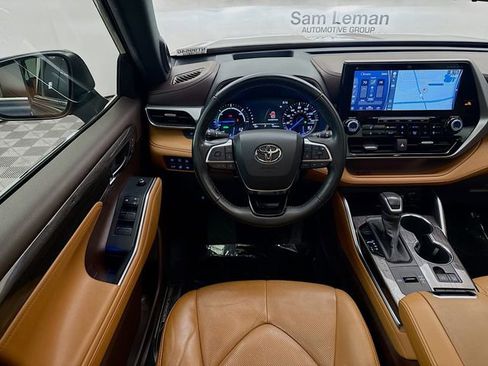 Used 2020 Toyota Highlander Platinum image 24