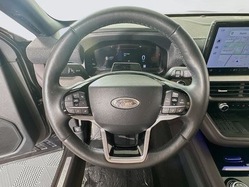 Used 2025 Ford Explorer Platinum AWD/4WD image 13