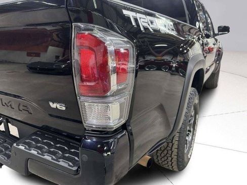 Used 2020 Toyota Tacoma TRD Off-Road w/ Technology Package AWD/4WD image 10
