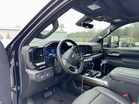 Used 2025 Chevrolet Silverado 3500 High Country w/ Technology Package image 4