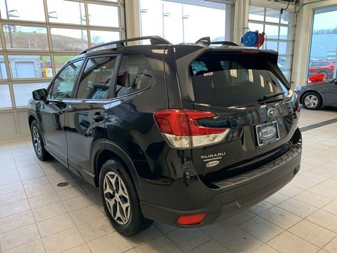 Used 2020 Subaru Forester Premium image 12